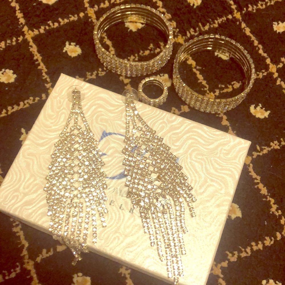 Glam competition jewelry